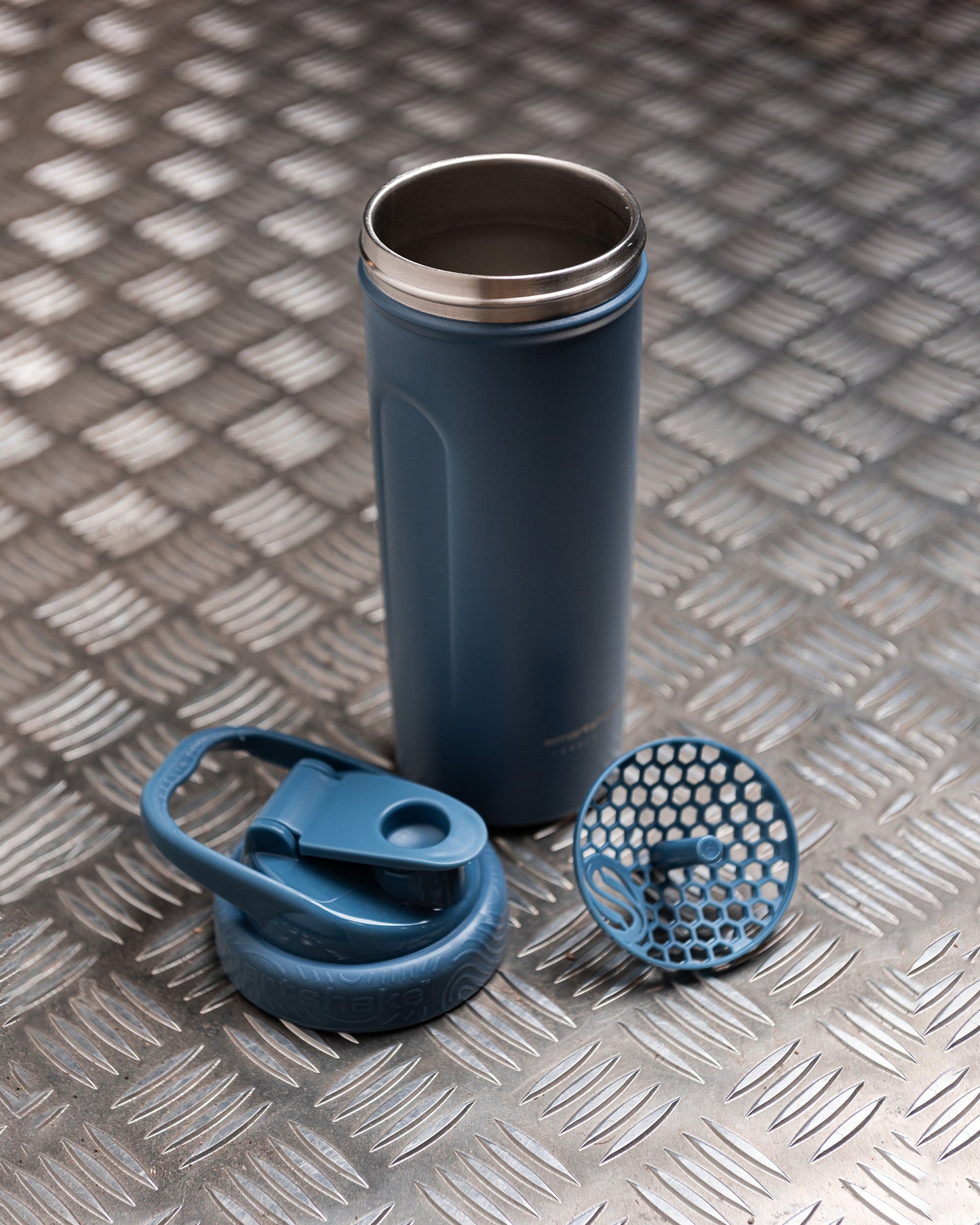 insulated-steel-shaker-faded-blue-r3 Smartshake_Insulated_Steel_Faded_Blue_Lifestyle.jpg