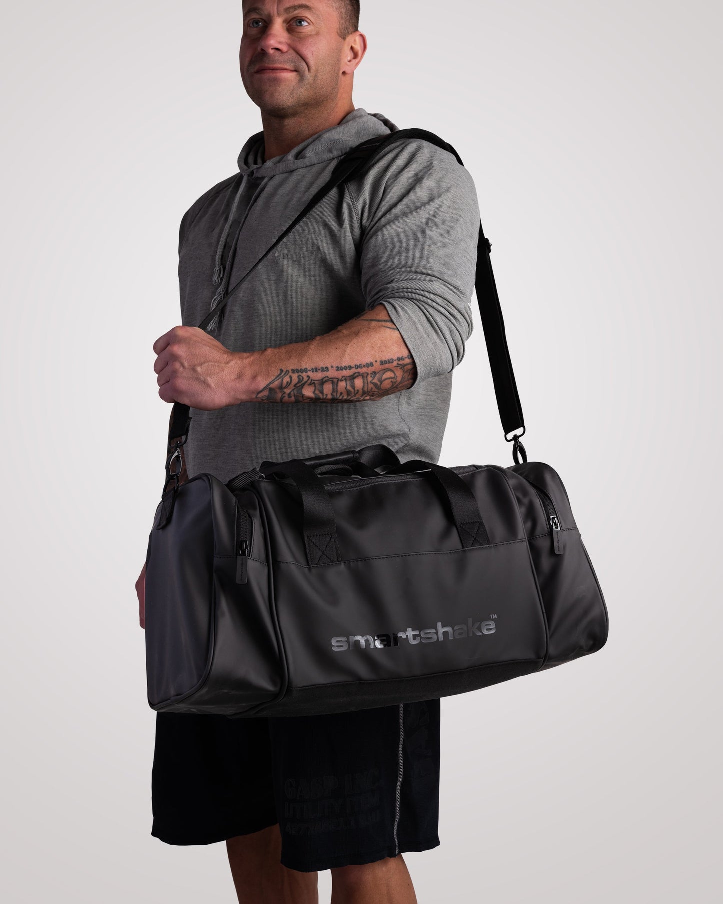 gym-bag-black-x7 Smartshake_GymBag_Black_lifestyle2.jpg