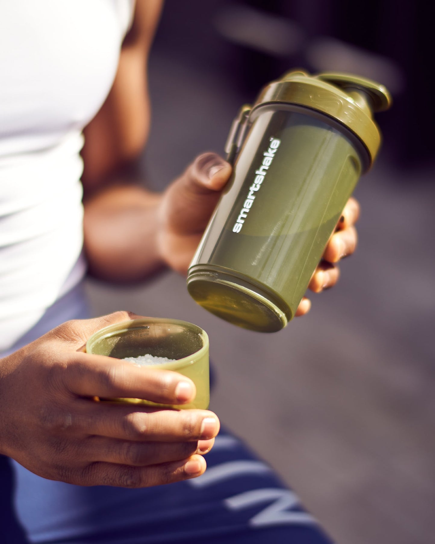 original2go-one-army-green-w8 Smartshake_O2Go_Army_green_lifestyle.jpg