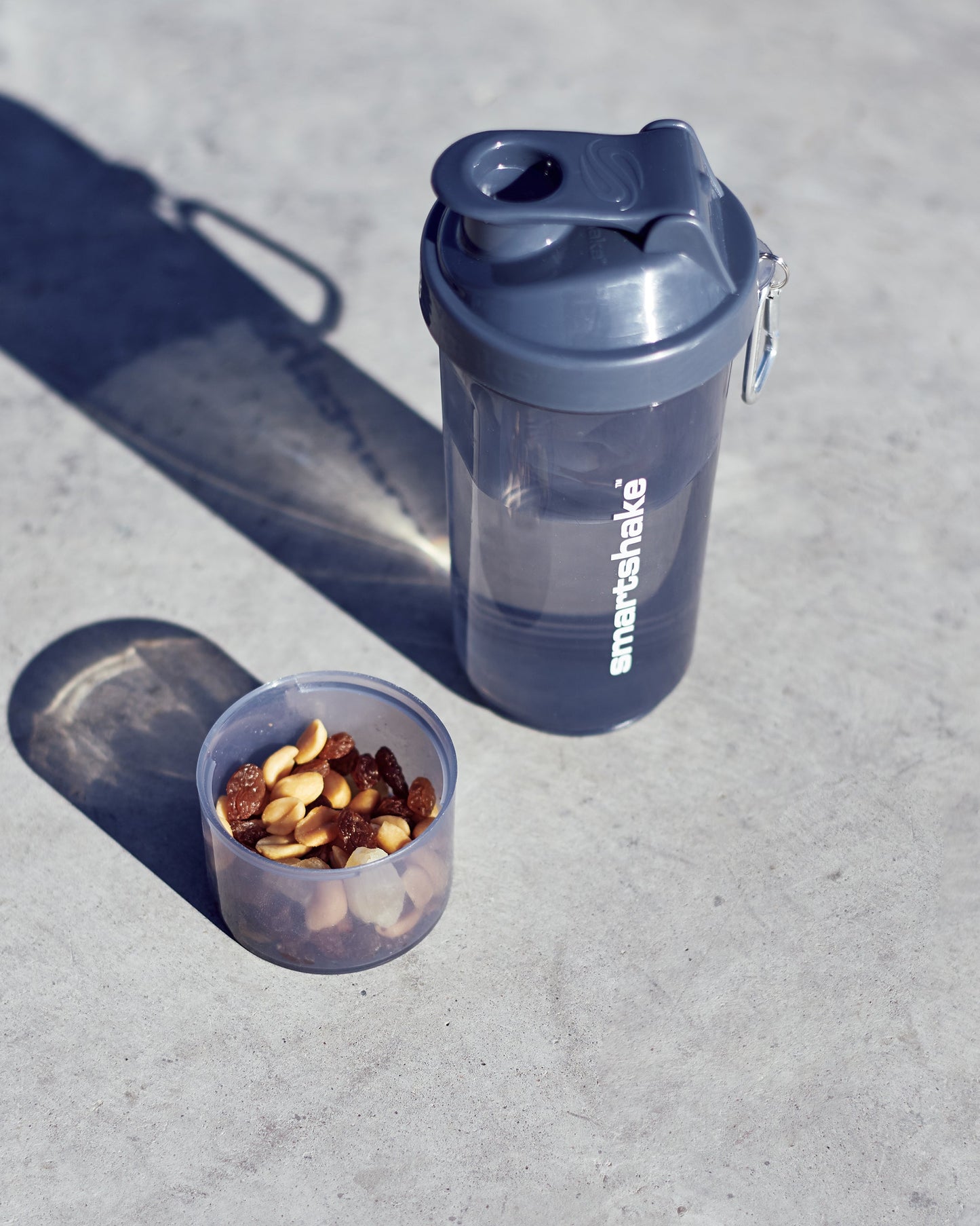slim-stormy-gray-o6 Smartshake_Slim_gray_lifestyle.jpg