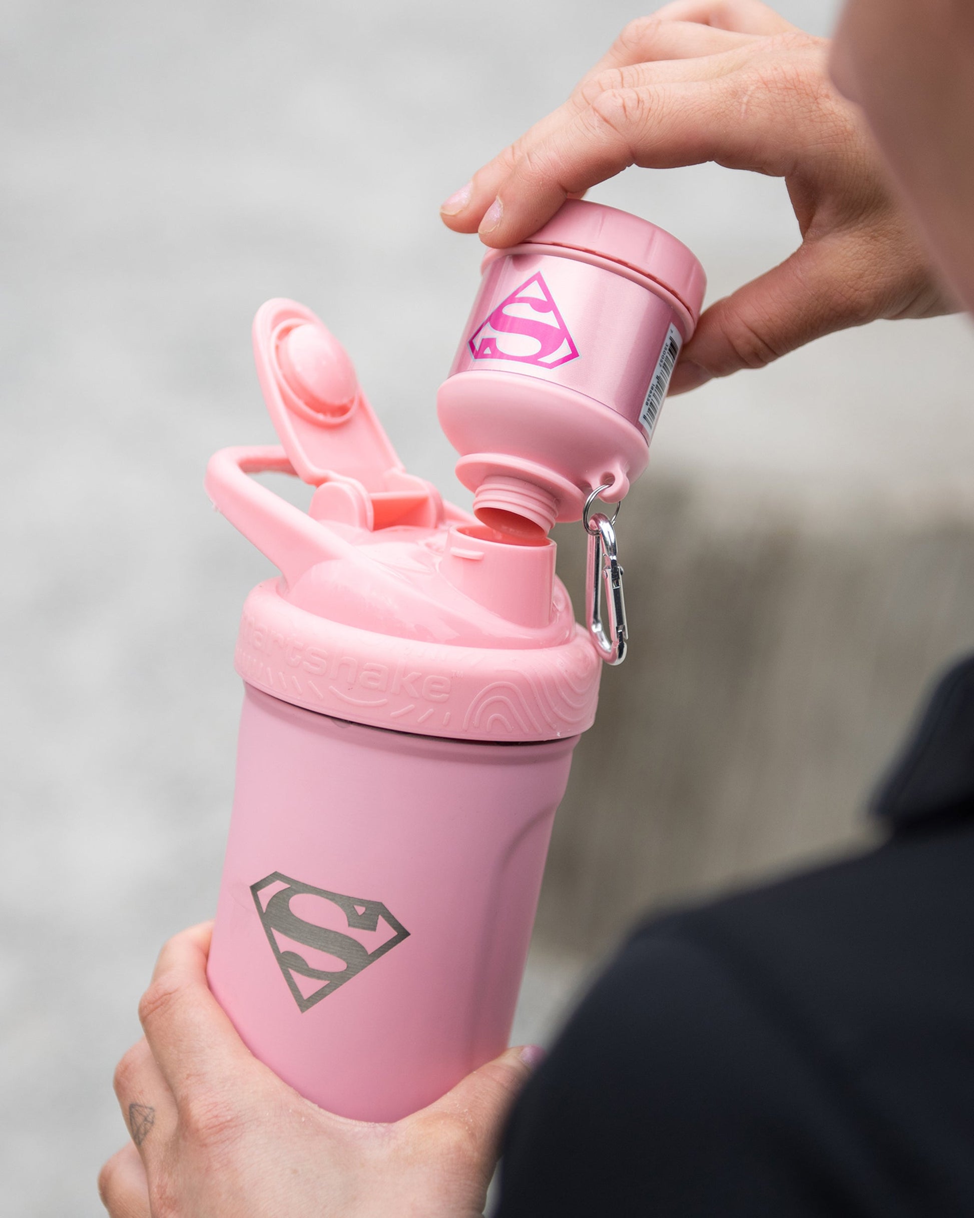 whey2go-funnel-supergirl-i1 Smartshake_Whey2Go_Supergirl_Lifestyle.jpg