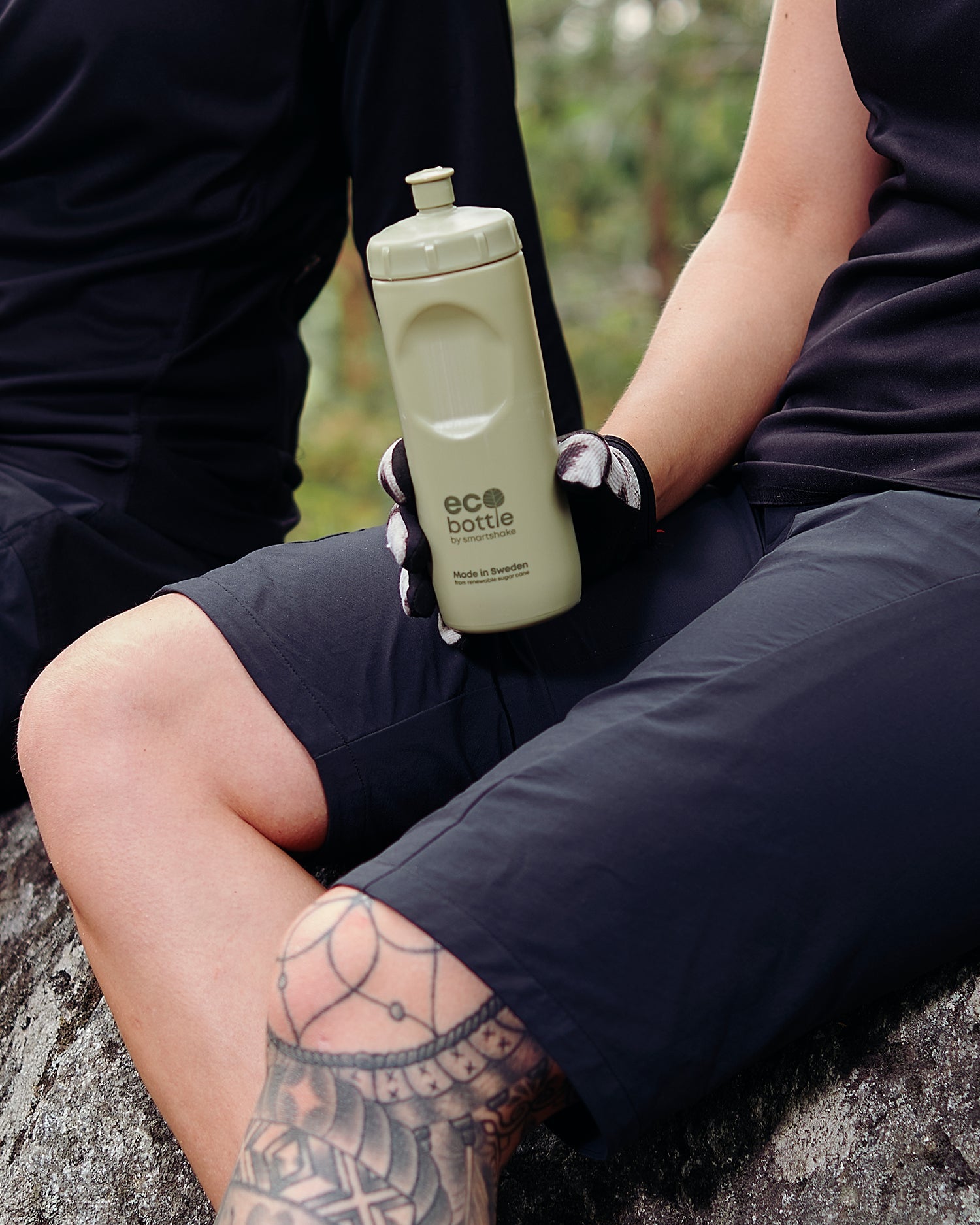 ecobottle-500-squeeze-dusky-green-w1 samrtshake_ecobottle_500_squeeze_lifestyle_dusky_green.jpg